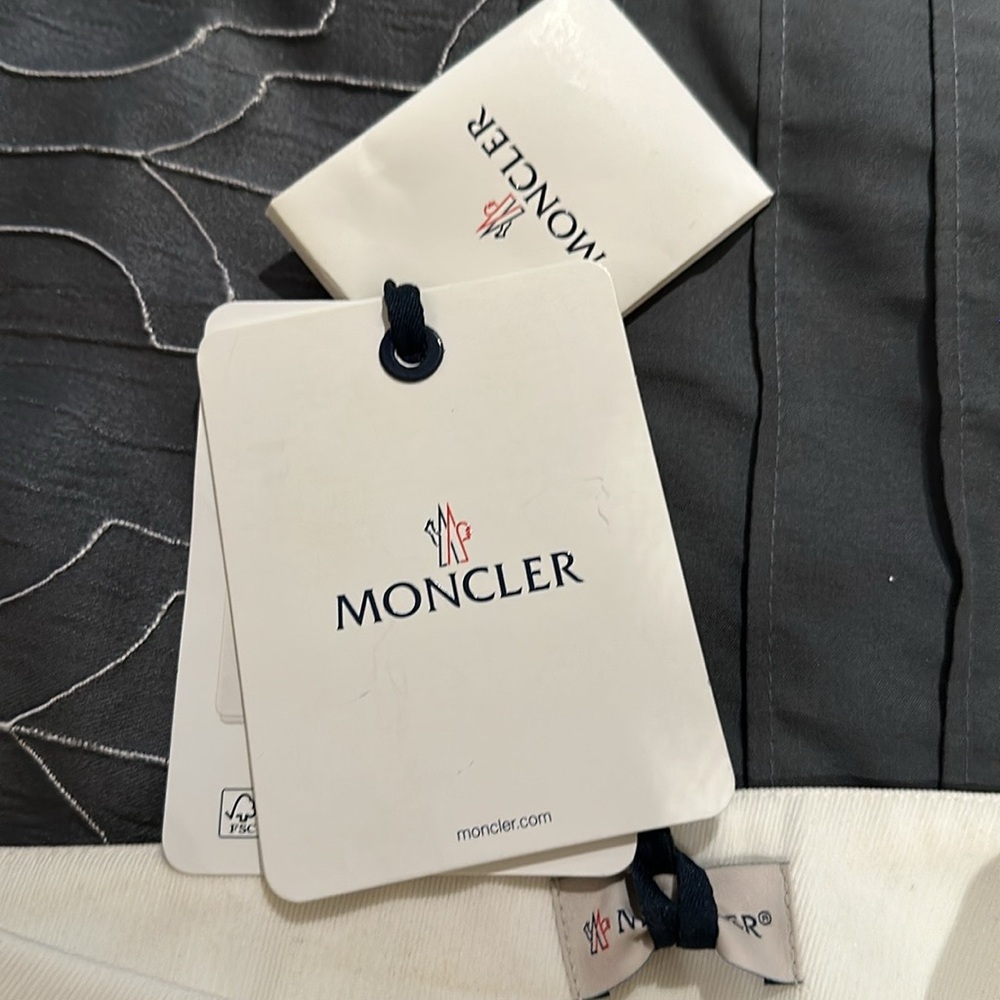 Moncler Pantalone pants NWT